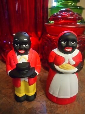 Vintage Young's Ceramic Painted Aunt Jemima And Mose Salt & Pepper Shakers.